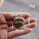 Messingist suurte silmadega Brave Bell peaga juhitavad antiikesemed ja vanad tarvikud