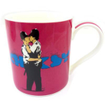 Les Tr&eacute;sors De Lily [Q8814] - Mug porcelaine 'Banksy' rose (kissing London cops) - 90x85 mm Heleroosa