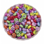 Armsad kommiv&auml;rvi ilmehelmed naeratavad ja nutvad naeratus R&otilde;&otilde;mus n&auml;gu Akr&uuml;&uuml;list ovaalsed vahehelmed ehete loomiseks mitmev&auml;rviline