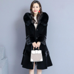 Naiste lambap&uuml;gamismantel Uus talvine keskealine ema mood Temperament rebane kasukas keskmise pikkusega M must