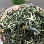 Yunnan Orgaaniline Varakevadine Lumem&auml;e Maofeng Metsik H&otilde;bedaste Otsikutega Roheline Tee 250g
