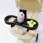 Kolm-&uuml;hes vankrialus topsihoidja, telefonipesa ja suupistepesaga - Vastupidav ABS-materjal, turvalised topeltlibisemiskindlad k&auml;epidemed - Sobib vanusele 0-3 38.5*14.5*12.5cm must