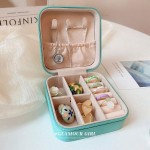 1 tk Mini ehete korraldaja Kuva Reisi ehteid T&otilde;mblukuga &uuml;mbriskarbid K&otilde;rvar&otilde;ngad Kaelakee S&otilde;rmus Kaasaskantav ehtekarbi hoiukoht valge