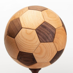Tiikpuust Jalgpalli Dekoor Traditsioonilise &Uuml;hendusega Laste Toa Ja Kingituse jaoks Hickory Wood 17cm beige