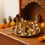 Neetu Arts 8-tolliline tavaline messingist Pooja Thali komplekt, koos Diyade, Kumkumi kausside ja Agarbatti alusega black