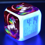 V&auml;rvimuutus &Uuml;kssarvik &auml;ratuskell Loominguline &ouml;&ouml;valgus LED digitaalne &auml;ratuskell &Uuml;li&otilde;pilaste lauakell Laste kingitused