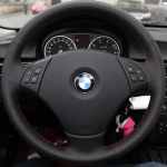 Kohandatud ehtsast nahast auto roolipunutis 100% sobib BMW E60 jaoks (Sedaan) 530d E61 (Touring) 2004-2009 auto Black Thread