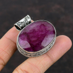 Lihvitud Kashmiri rubiinist ripats P&auml;ris kalliskivist ripats 925 Sterling h&otilde;bedast ripats K&auml;sitsi valmistatud vintage ripats ovaalne rubiinist ehe aastap&auml;eva kingitus