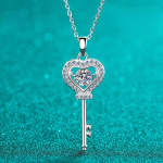 Moissanite kaelakee naistele Love Heart Key Ripats 0,5 kanti h&otilde;bedast labori teemantkaelakeed GRA sertifikaadiga 0.5ct gray