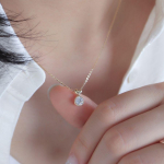 S925 h&otilde;bedast ripats Lihtne ja kompaktne virsikukujuline &uuml;mmargune tsirkoonist kaelakee, inkrusteeritud rangluukett, emane 925