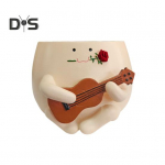 Kitarr naeratav n&auml;gu istutuspott vaik Ukulele pea lillepott siseruumides &otilde;ues kaktus mahlakad taimed konteiner Kodu r&otilde;du aiakaunistus pruun