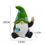 P&auml;ikeseenergiaga &otilde;ues olev aiakaunistus p&auml;kapiku p&auml;kapiku sise&otilde;ue kaunistus vaigust k&auml;sit&ouml;&ouml; aiavalgustid