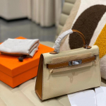 Uus ehtsast nahast teise p&otilde;lvkonna kott Mini kott peopesaprinteriga veisenahast &uuml;he &otilde;laga naiste ristkehaga kott Klassikaline moodne ja mitmek&uuml;lgne 21cm+box with silk scarf valge/pruun