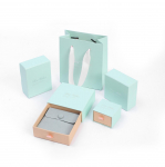 Kaasaskantav ehtesahtlikarp kaelakeede, k&otilde;rvar&otilde;ngaste ja s&otilde;rmuste jaoks &ndash; ideaalne s&otilde;brap&auml;evaks ja k&otilde;rgekvaliteedilisteks ehete kinkimiseks