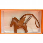 Nahast Pegasuse ripatsi materjalipakett, V&auml;ikese hobuse tiivad, Nahast hobuse armastuse koti aksessuaarripats