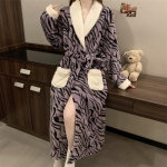 Naiste flanellist hommikumantel kodu magamisr&otilde;ivad lillemustriga &scaron;allkraega hommikumantel kimono hommikumantel v&ouml;&ouml;ga talvised soojad pidžaamad riided XXL