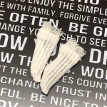 1 paar pitsist sokke Blythe nukule, keskmise toruga sokid Blythe nukule, reie k&otilde;rgusega &uuml;le p&otilde;lve ulatuvad sokid Blythe nukkudele, aksessuaarid lastele valge