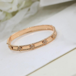 Armastuse Kaleidoskoobi K&auml;ev&otilde;ru K&otilde;rge kvaliteediga Aasia Kullast Materjal Ristikheina K&auml;ev&otilde;ru Kolmev&auml;rviline Mitteallergiline K&otilde;rge kvaliteet Igap&auml;evaseks Kandmiseks kuld