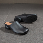 Ehtsast nahast k&otilde;rgust suurendavad muul-sandaalid 38 must