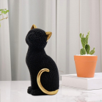 Kassi kujukeste vaigust kogutav ornament elutoa riiulile