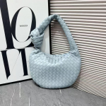 K&auml;sitsi kootud poolkuu kott - S&otilde;lmitud &uuml;he &otilde;la kaenlaalune kandekott Small (31*10*20cm)