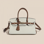 See horisontaalne mitmev&auml;rviline plaatina kott on moekas ja mitmek&uuml;lgne pendelr&auml;ndeks, samuti naiste &otilde;lakott. 29*16*16cm