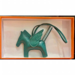 Nahast Pegasuse ripatsi materjalipakett, V&auml;ikese hobuse tiivad, Nahast hobuse armastuse koti aksessuaarripats