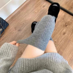 Villased sokid naistele s&uuml;gis/talv &uuml;hev&auml;rvilised reieni ulatuvad meediad Lolita paksud soojad sukad must valge pikad s&auml;&auml;resokid naistele One Size