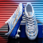 Hingavad jalgpallikingad FG/AG pikkade naastudega libisemisvastaseks ja t&otilde;husaks pahkluu kaitseks, eksklusiivselt spordihuvilistele 39