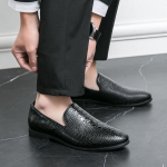 Meeste kingad mood Loafer S&uuml;gis Meeste pidulikud kingad Krokodill Vabaaja &Auml;ri Slip-On Pulmapidu Pidulikud kingad meestele mokassiinid 6.5