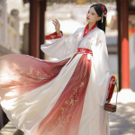 Naiste Hiina Hanfu tantsur&otilde;ivad Naiste t&auml;iskasvanute kost&uuml;&uuml;m Hiina elegantne tikitud v&ouml;&ouml;kohaga tantsuseelik S punane