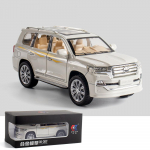 1/24 Scale Toyota Land Cruiser Diecast automudeli m&auml;nguasi, tagasit&otilde;mmatav m&auml;nguasi koos heli ja valgusega lastele V&auml;ikelapsele Poistele T&uuml;drukutele Kingikogu 1/24-20.5x9.5x8cm valge