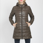 Jonathani naiste kerged &uuml;ler&otilde;ivad, massiivsed kapuutsiga lukud ja sulejoped M hall v&auml;rv