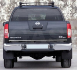 NISSAN NAVARA III D40 05-14 kroomitud pagasiruumi siseviimistlus &ndash; tagaluugi aktsent &ndash; ​​esmaklassiline auto tagumine detail &ndash; s&auml;ra suurendaja