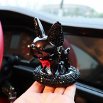 Armas multikas auto Teemant Bulldog Dekoratsioon Parf&uuml;&uuml;m Tugev Looming Rhinestones Armatuurlaud Raputage pead Koera auto interj&ouml;&ouml;ri kaunistused h&otilde;be