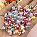 50 tk 10,1 * 8,8 mm akr&uuml;&uuml;list segatud v&auml;rvi virsiku s&uuml;damest lahtised helmed auguga DIY loominguline k&auml;sitsi valmistatud materjal mitmev&auml;rviline