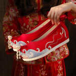 In spring and autumn, the inner height of Hanfu shoes and women's ancient embroidered shoes increased. 34