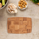 Bambusest l&otilde;ikelaud juustule, k&ouml;&ouml;gividinate t&uuml;keldamiseks ja serveerimiseks S