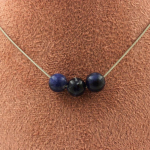 Pierres et Min&eacute;raux. Collier 3 perles Sodalite 8 mm Chaine en acier inoxydable Collier femmes, hommes. Taille personnalisable.