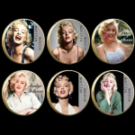 Marilyn Monroe kuld- ja h&otilde;bedased m&auml;lestusm&uuml;ndid, kogutud kuulsa Ameerika n&auml;itleja ja modelli poolt, M&auml;lestusmedaljoni kinkekarp