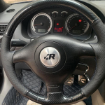 Isemonteeritav libisemiskindel punane &uuml;li&otilde;huke nahast ja stiilne roolikate Volkswagen MK4 VW Golf 4 Passat B5 jaoks DIY autosisu black thread