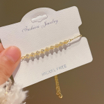 &Uuml;lipeen lillega k&auml;ev&otilde;ru Lihtne t&otilde;elise kulla disainiga minimalistlik lillekandmisrihm Peen kanderihm cuprozircon