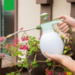 K&auml;si-aiapihusti 1,2 l reguleeritava otsikuga pumba k&auml;eshoitava r&otilde;huga