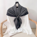 90CM Neli Aastaaega Ruudukujuline Suur Ruudukujuline Sall Luksuslik Dekoratiivne S&auml;rk Professionaalne Peapael Juuksepael P&auml;ikesekaitse Peapael 90*90cm