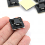 100 tk isekleepuv juhtmek&ouml;idiku kinnitus aluse hoidik 20 x 20 x 6 mm
