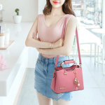 Luksuslik ripatsik&auml;ekott naistele PU-nahast tutist &otilde;lakott Disainer k&auml;epidemega kott Brand Shopping Mommy Shoudler kott 26.5x13x19cm punane