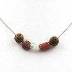 Pierres et Min&eacute;raux. Collier perles bois 8 mm + Aigue-Marine du Br&eacute;sil + Rubis du Br&eacute;sil Chaine en acier inoxydable.