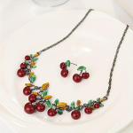 3 tk metsastiilis pastoraalne armas ja armas temperament Cherry Choker kaelakee ja k&otilde;rvar&otilde;ngaste komplekt, sobib naiste igap&auml;evaseks puhkuseks kandmiseks. punane