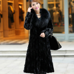 Naiste s&uuml;gis- ja talvine karusnaha imitatsioon pikk, naaritsa karusnahast kasukas, rebase karusnahast krae, suur naiste kleit M