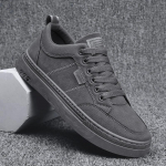 Uued kevad- ja suve meeste kingad Pehmed p&otilde;randakingad Meeste trendikas Handsome Korea versioon K&otilde;ik moekad kingad 44